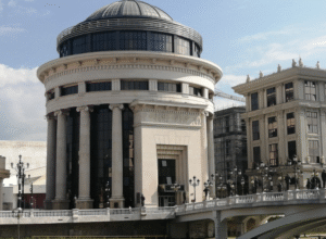 Мајката и детето биле заклучени во станот пред трагедијата, едно лице задржано во полициска станица