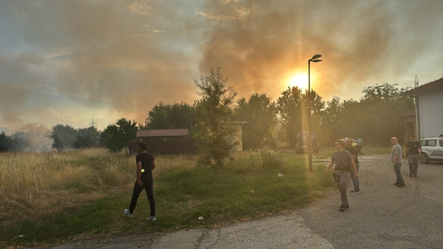 Пожарот во дворот на болницата Бардовци ставен под контрола