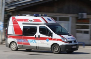 Жена се возела на мотор со 3 годишно дете, двајцата завршија во болница