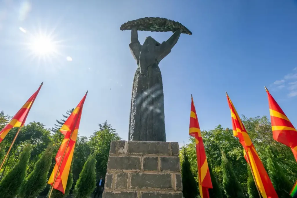 Македонија денес слави: 11 Октомври – ден кој потсетува на херојското минато, но и задачите во иднината