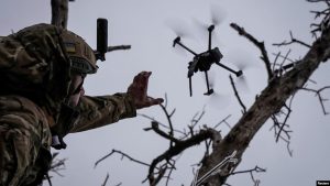 Најмалку еден повреден во руски напад со дронови врз украинскиот град Славјанск