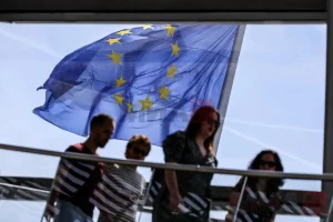 Младите во Македонија си одат од дома по 30-тата година, ЕУ просекот е 26,3 години