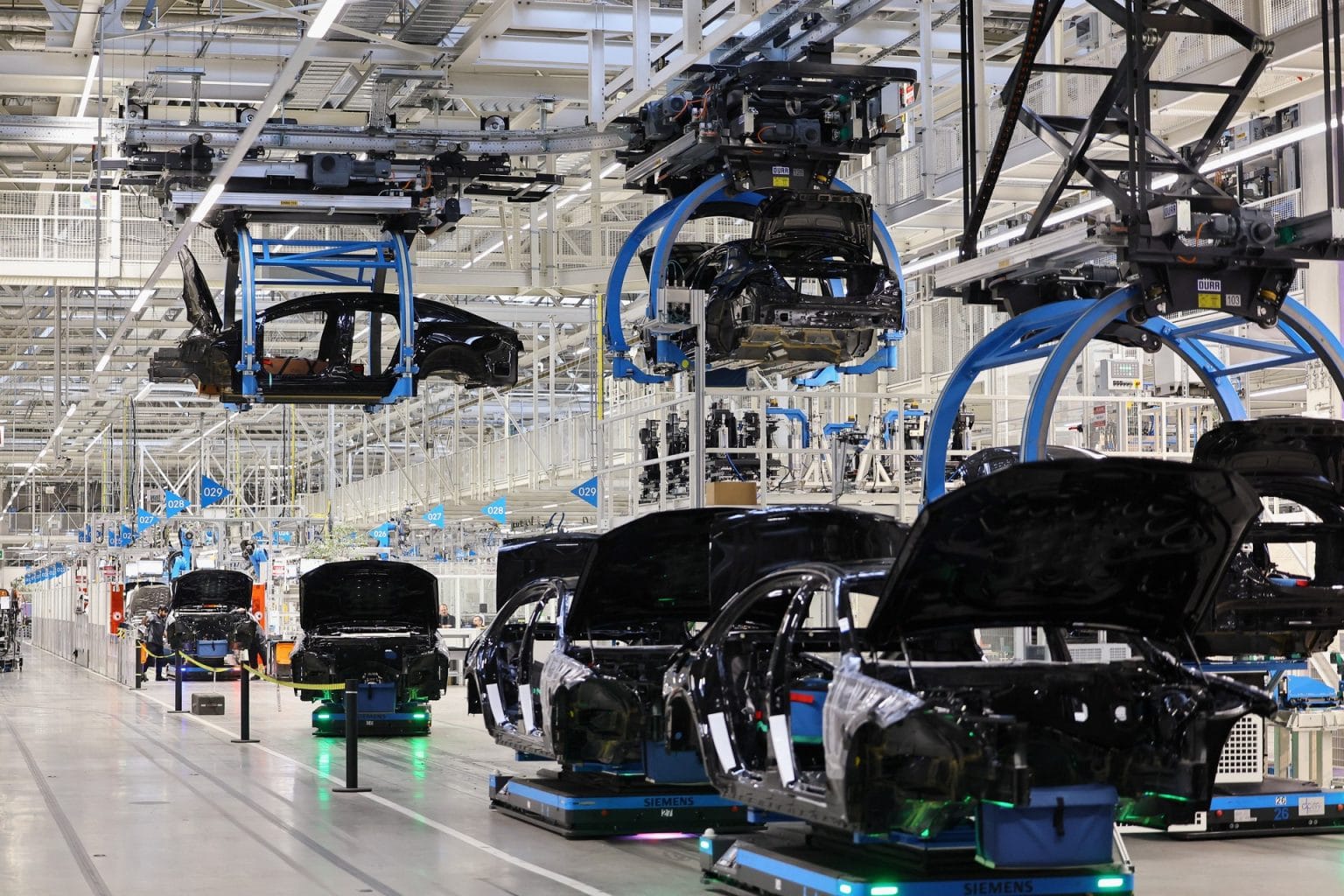Моќната германска автомобилска индустрија загуби 48.700 работни места за само една година