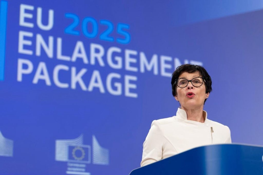 АНАЛИЗА на Енергерика 24: Извештаите на ЕУ за 2025. Македонија најусогласена со европската енергетска политика, Црна Гора ја следи