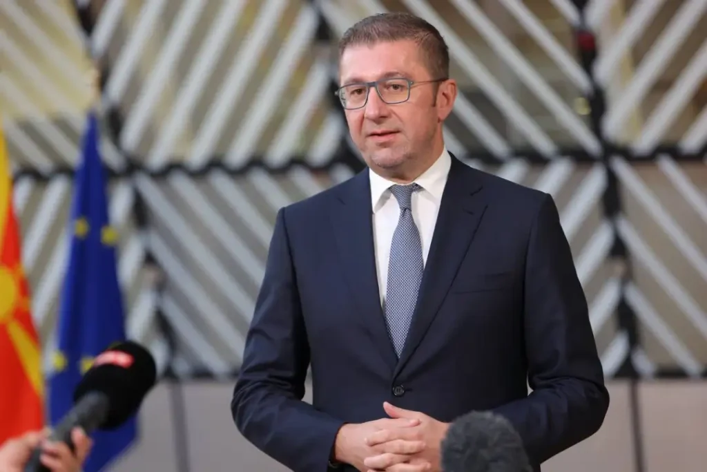 Мицкоски во Брисел: Остануваме на единствените достоинствени позиции за нашата евроинтеграција