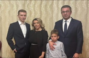 Меѓу затруените со храна во ОУ „Димо Хаџидимов“ во Влае е и помладиот син на премиерот Мицкоски