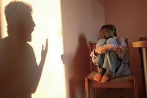 Дел од малолетниците станаа ептен насилни, што преземаат родителите и институциите за овој проблем?