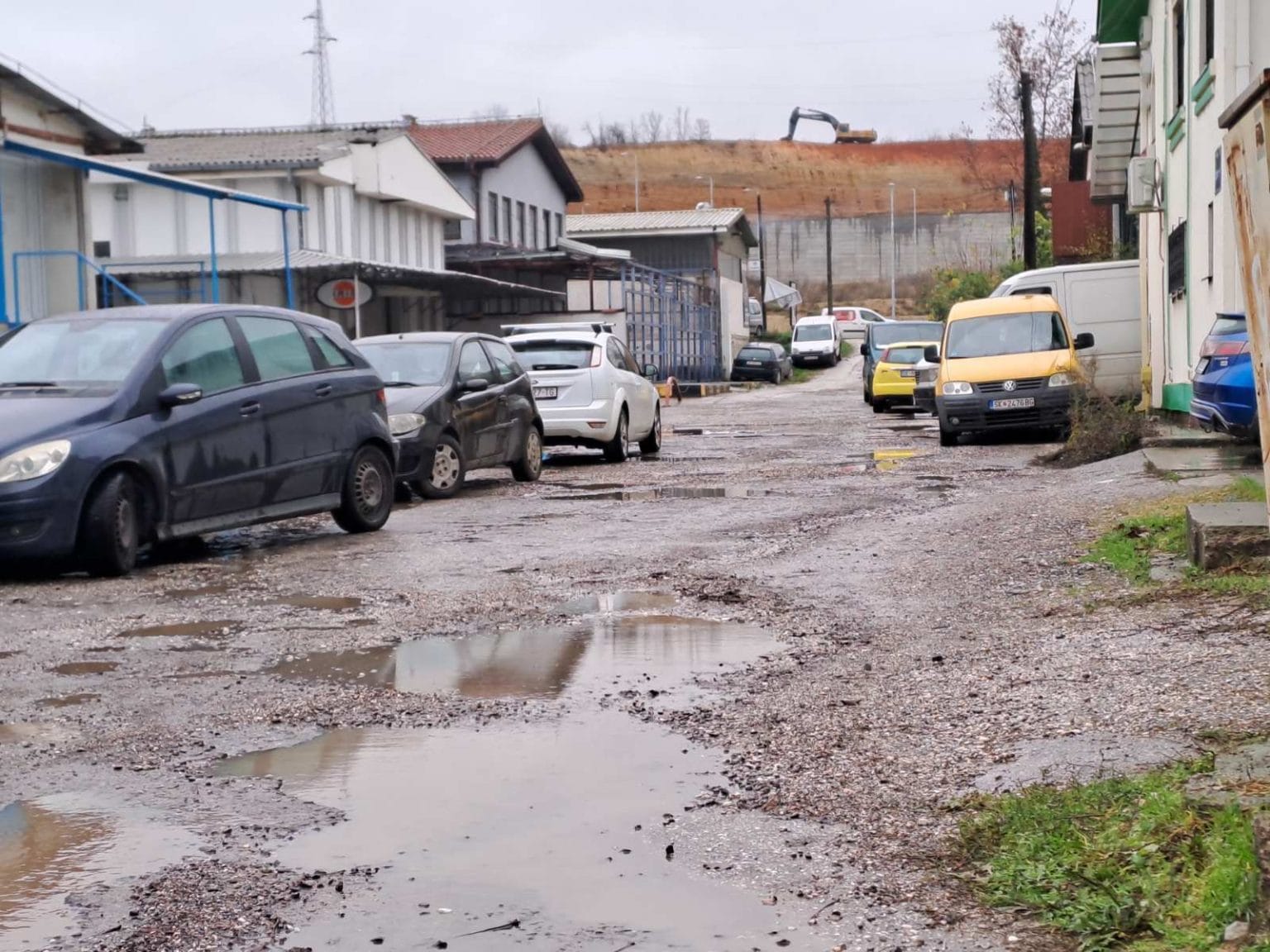 Нови фотки од стари дупки – продолжува акцијата на ПРВА СКОПСКА ТВ за градоначалниците да видат каде треба да крпат