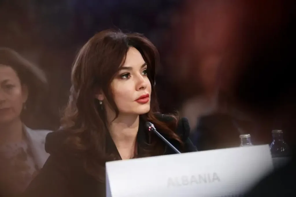 Албанската министерка Спиропали во официјална посета на Скопје