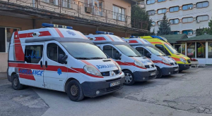 Нови 100 амбулантни возила ќе набави владата, ќе се реши и проблемот со паркирање на комплексот клиники