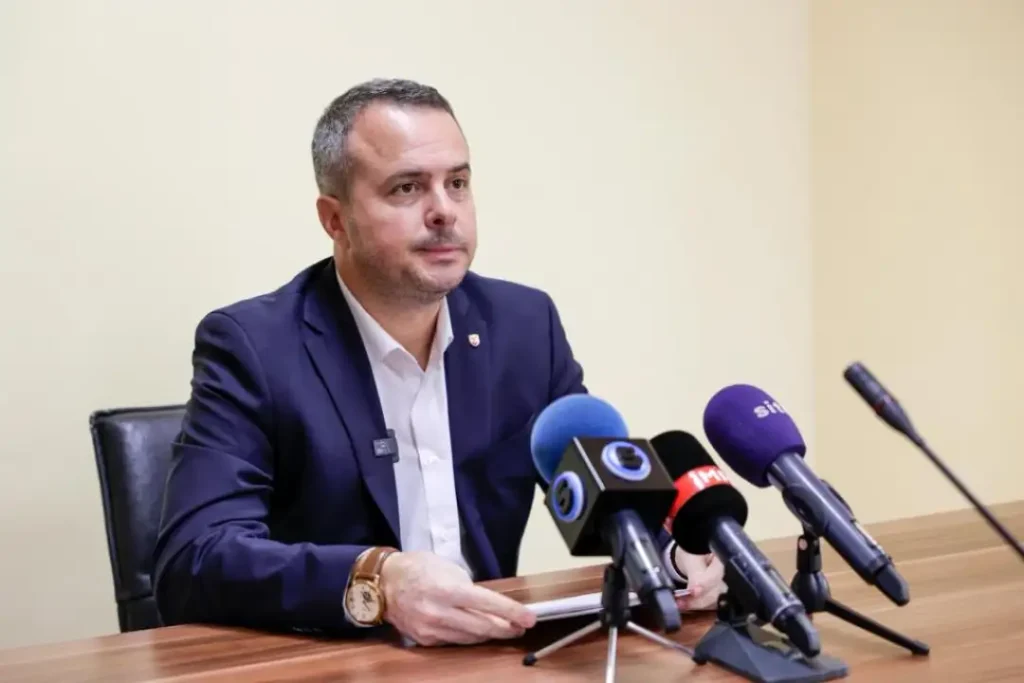 Герасимовски воведува центарска картичка за промоција на локалниот бизнис сектор