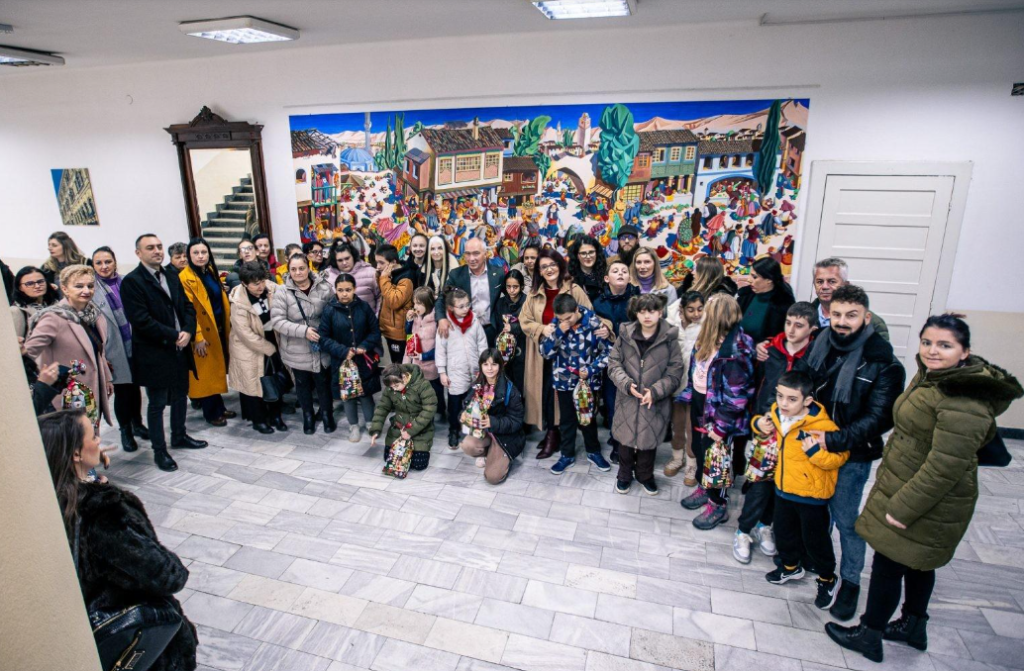 Градоначалникот Коњановски ги пречека учениците од „Кочо Рацин“ во општината