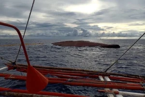 Потона траект со 350 патници на Филипини, 15 загинати, триесетина исчезнати