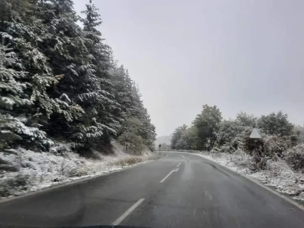 Снег низ земјава, најмногу во западните делови