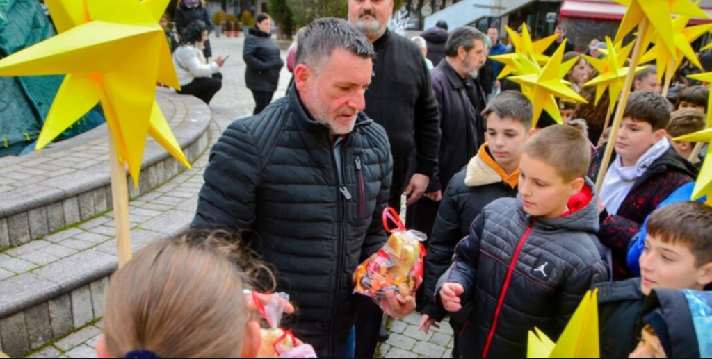 Тоневски: Детската бадникова поворка внесе радост и заедништво во Пробиштип
