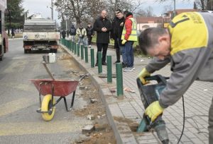Се поставуваат столбови во Бутел