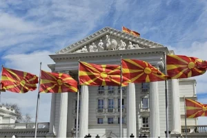 Притвор за владиниот возач осомничен дека барал мито, од Владата случајот го оценуваат како пример дека институциите можат заеднички да постапуваат против корупцијата