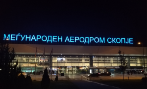 Авион од Цирих не можеше да слета во Скопје поради невремето, пренасочен кон Приштина