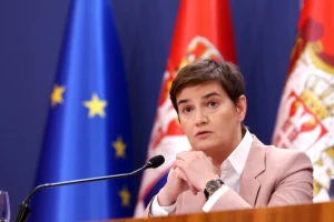 Брнабиќ тврди дека се подготвува „хајка за апсење“ на Вучиќ