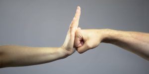 Четири хороскопски знаци кои најбрзо ги препознаваат лагите и манипулациите