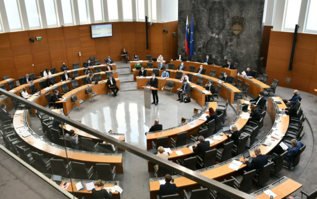 Словенија гласа: Тесна трка меѓу Голоб и Јанша