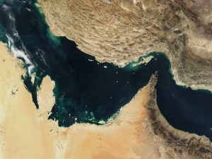 САД синоќа нападнаа ирански ракетни лансери во Ормускиот Теснец, Техеран најави одмазда