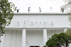 Оставка на меѓународното жири на Венецијанското биенале поради враќањето на Русија