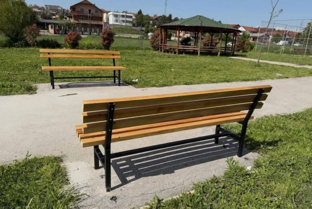 Паркот во Ченто со нова урбана опрема, осветлување и модерен лик