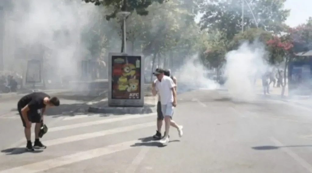 Протестите во Албанија прераснаа во масовно движење против владата на Еди Рама