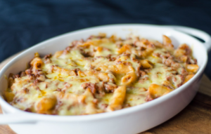 Брз и вкусен ручек: Компир, тиквички и сланина во совршена комбинација