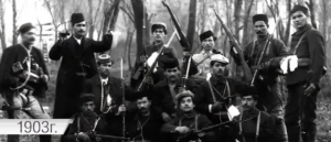 ВРЕМЕПЛОВ: На овој ден во 1903 година во Крушево влегол Штабот на востаниците, предводен од Никола Карев