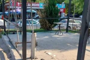 По реакцијата од градоначалникот Костовски, во Скопје Север отстранета дивоградбата на јавен простор