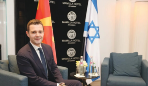 Директна авиолинија Тел Авив – Скопје или Охрид е тема на разговорите во Израел, потврди министерот Муцунски