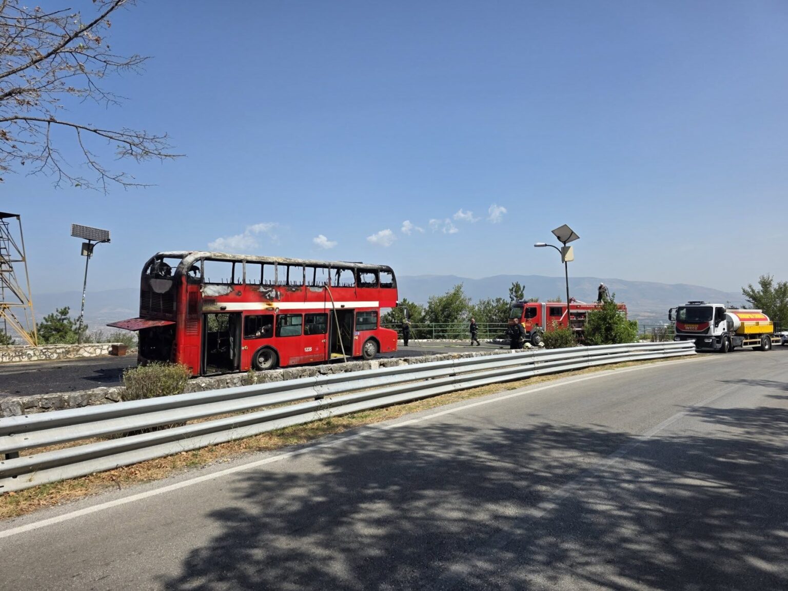 ДЗС објави фотографија од запалениот автобус на Водно и објасни што се случило