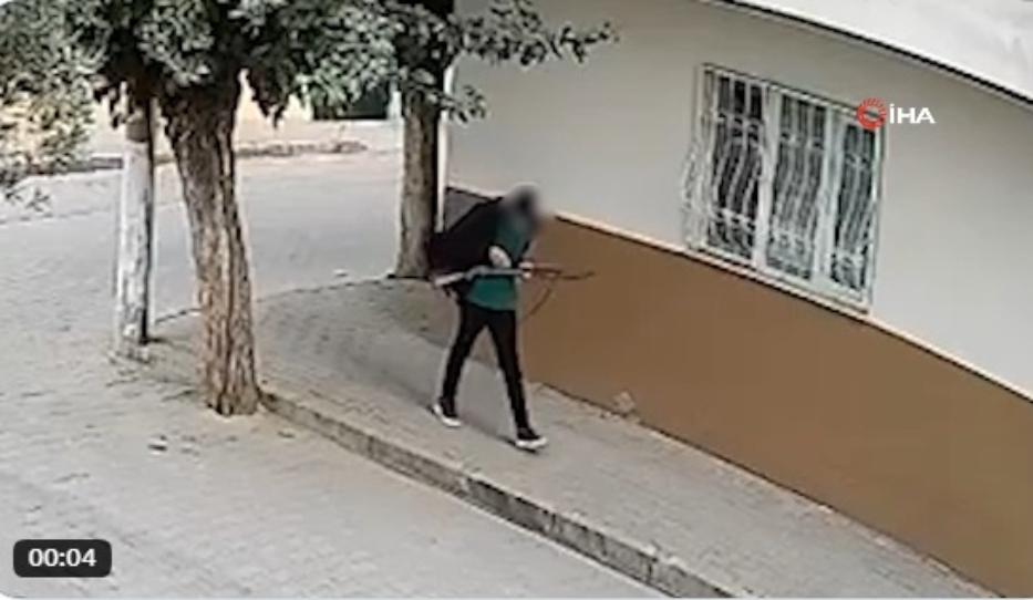 Вооружен напад пред средно училиште во Турција, осуммина повредени