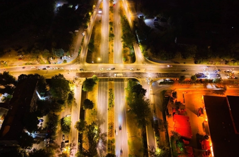 Ноќно асфалтирање на мостот „Естакада“, се санира една од најфреквентните скопски сообраќајни врски