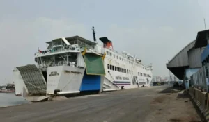 Патнички брод со 240 патници исчезна кај Индонезија во Јаванското море