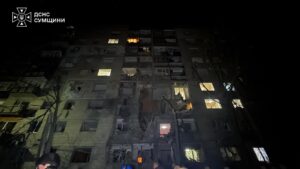 Руска бомба погоди станбена зграда во Суми, двајца загинати