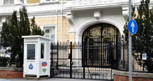 Унгарија протера 10 руски дипломати поради „неприфатливи активности“