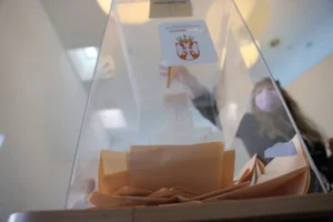 Србија влезе во изборна треска – гласањето е на 27 октомври