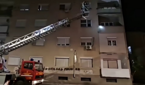 (Видео) Драма во Струмица со среќен крај: Малолетничка не одговарала, пожарникарите влегле во станот