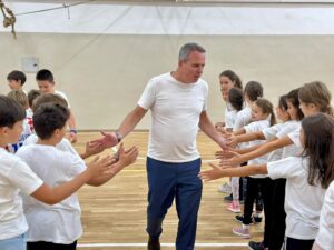 Во реновираната фискултурна сала во ООУ „Коле Неделковски“ детската недела одбележана со спорт и игра