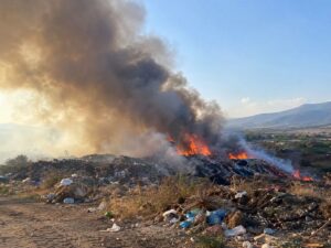 Мирис на чад го зафати Струмичко по пожарот на депонијата