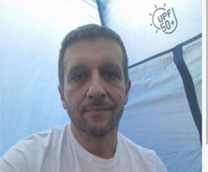 Дарко Василевски го прекина штрајкот со глад по шест дена пред Медицинскиот факултет
