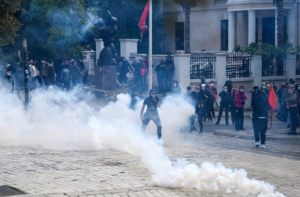 Албанската полиција: Само мал дел од приведените на протестите се студенти