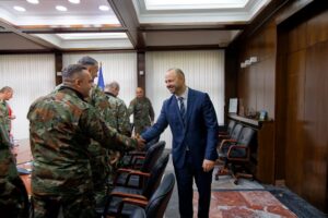 Реформа во МО: Професионалните војници по 45 години ќе останат во Армијата како цивилни лица