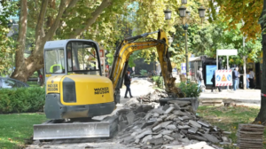 Започна целосната реконструкција на паркот „Жена борец“ во центарот на Скопје